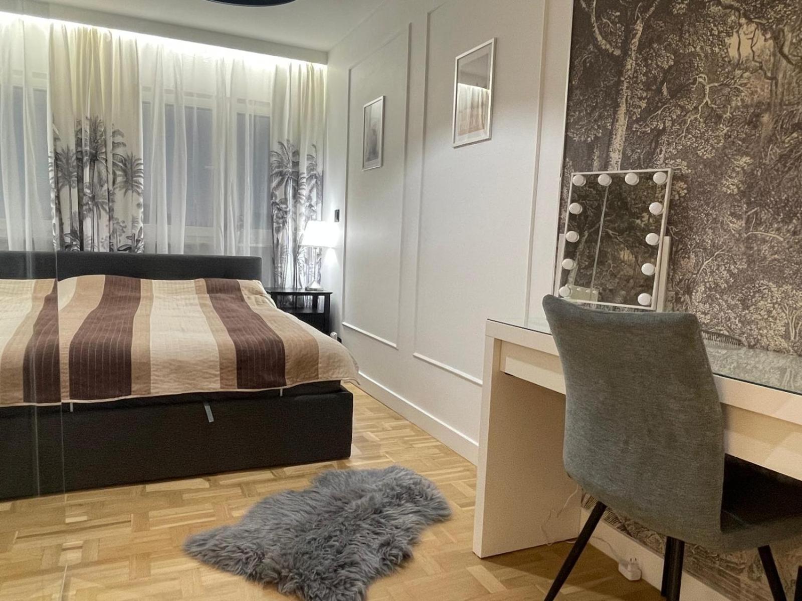 Happy Apartment *